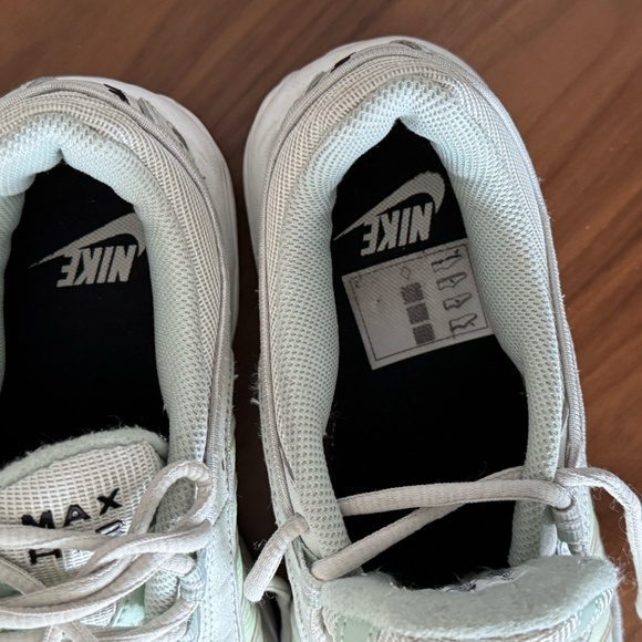 Nike Women's Sneakers in Light Green and White - Picture 8 of 9